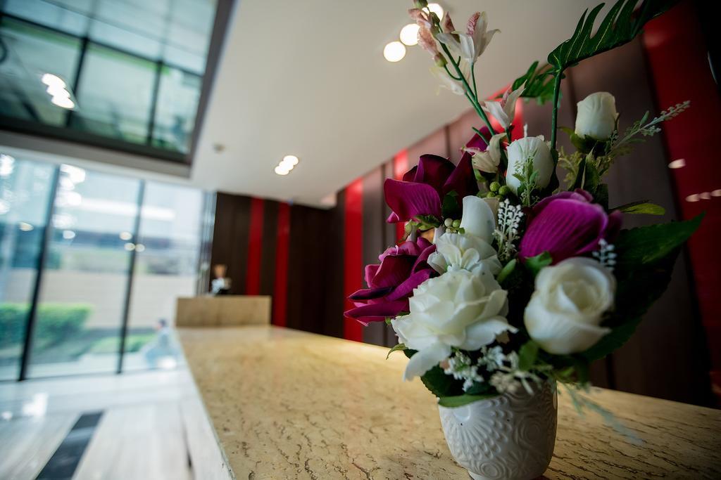 Ten Ekamai Suites By Aspira - Sha Certified バンコク都 エクステリア 写真