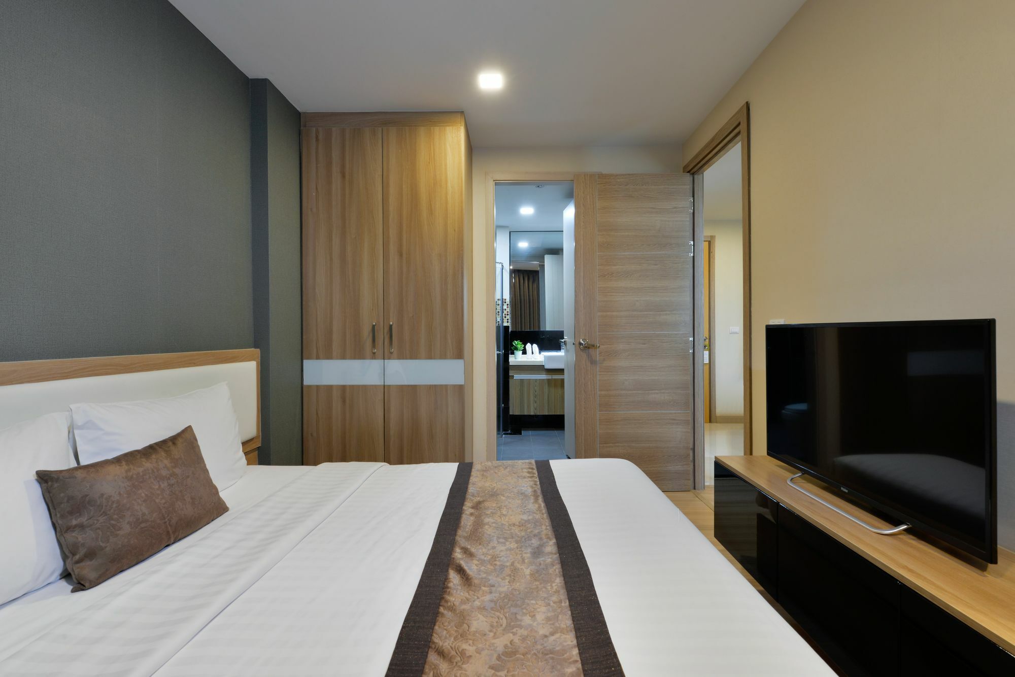 Ten Ekamai Suites By Aspira - Sha Certified バンコク都 エクステリア 写真